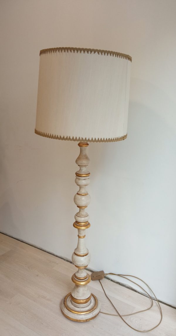 Piantana classica in legno